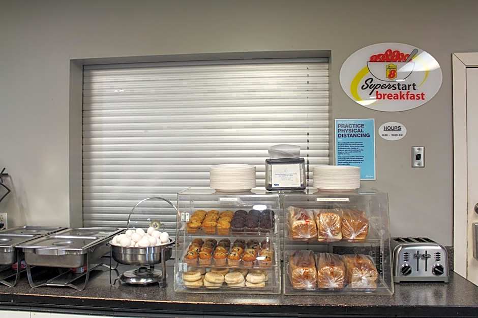 Super 8 by Wyndham Edmonton South