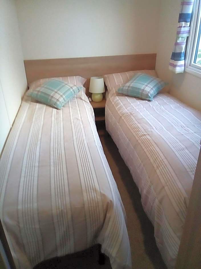 Premium Accomodation with Hot Tub, Tattershall Lakes Country Park