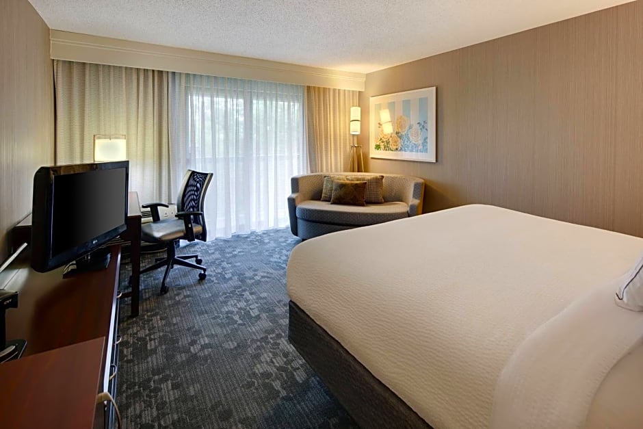 Courtyard by Marriott Grand Rapids Airport