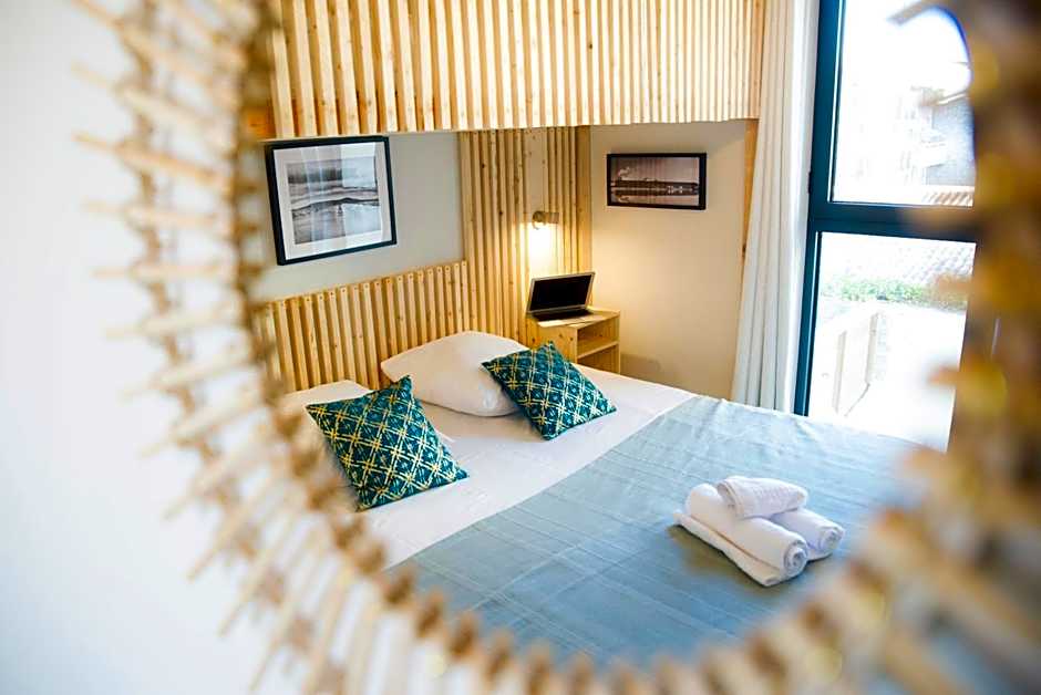 Georges Hostel & Café