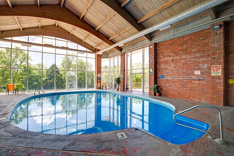Ramada By Wyndham Branson Theatre District – Branson, MO