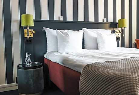 Classic Room (55 in bed)