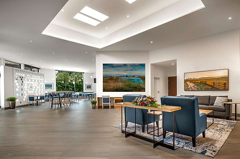 Coast Tsawwassen Inn