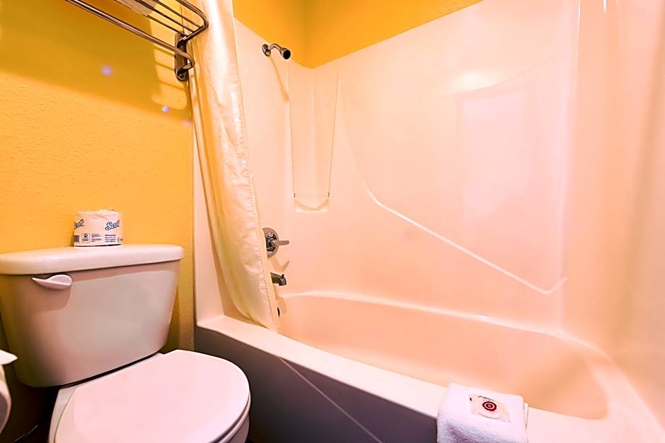 Coastal Inn by OYO Lincoln City - Oregon Coast Hwy