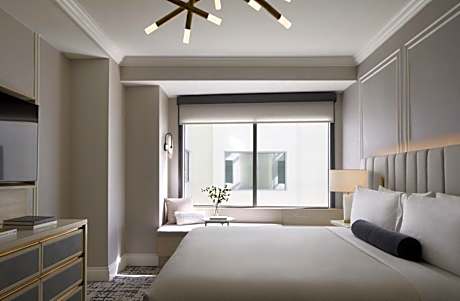 Classic King Room with Roll-In Shower - Mobility Access