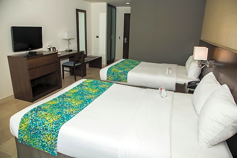 Seven Crown La Paz Malecon