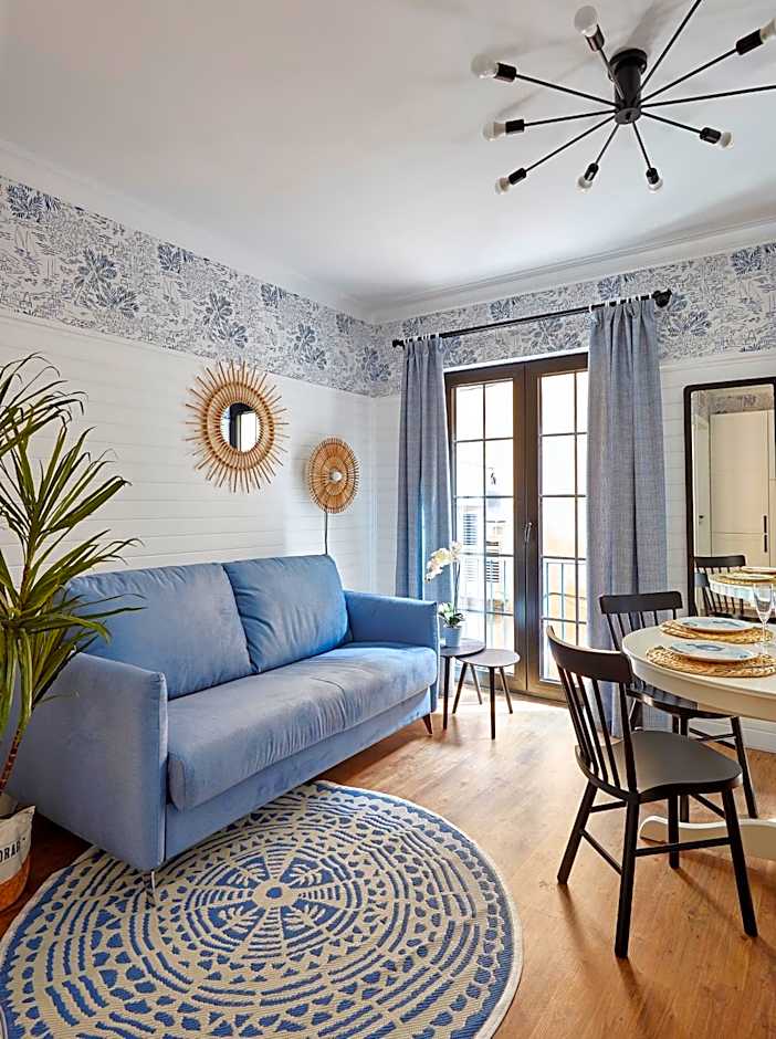 "Breeze" Aparthotel by Parrot`s House