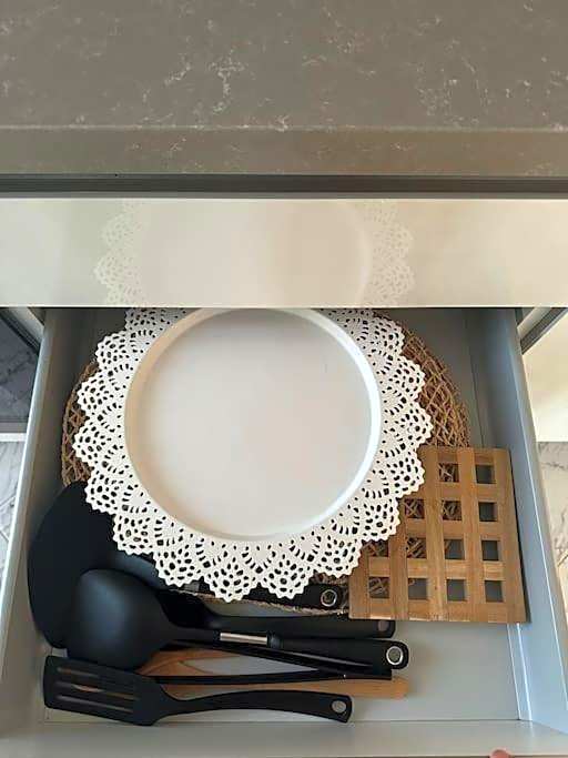 lavish apt with 180 ist view at 40F gym pool 89