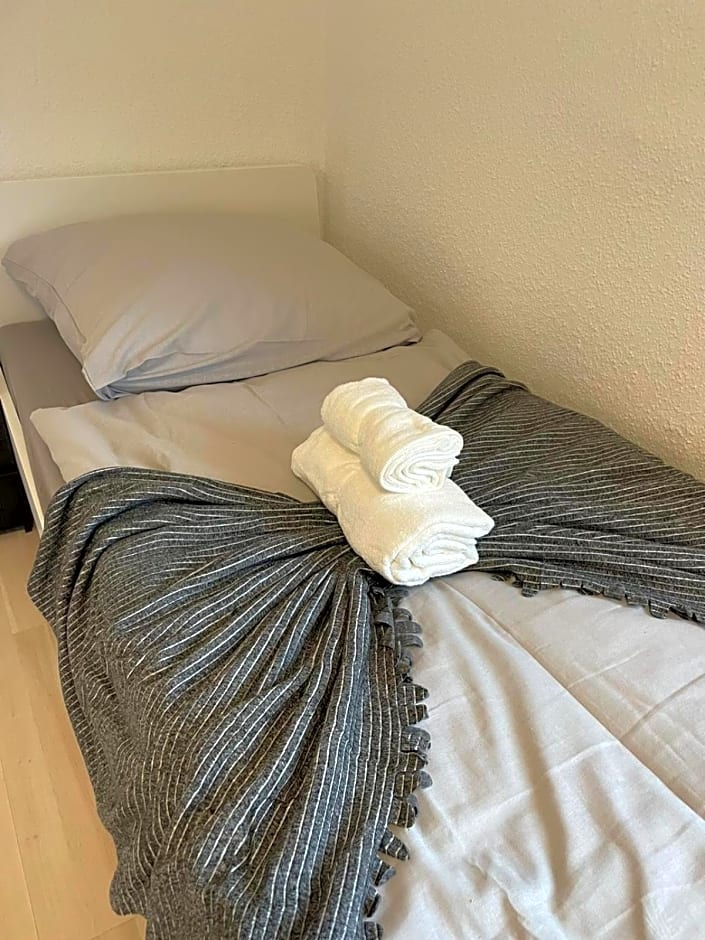 B-S Apartments L