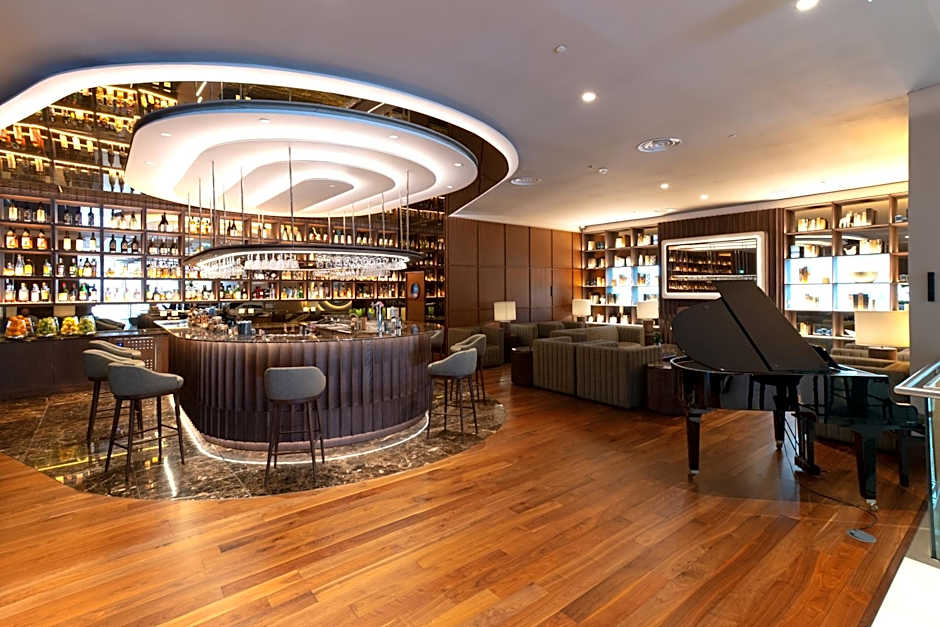 Sana Malhoa Park Hotel