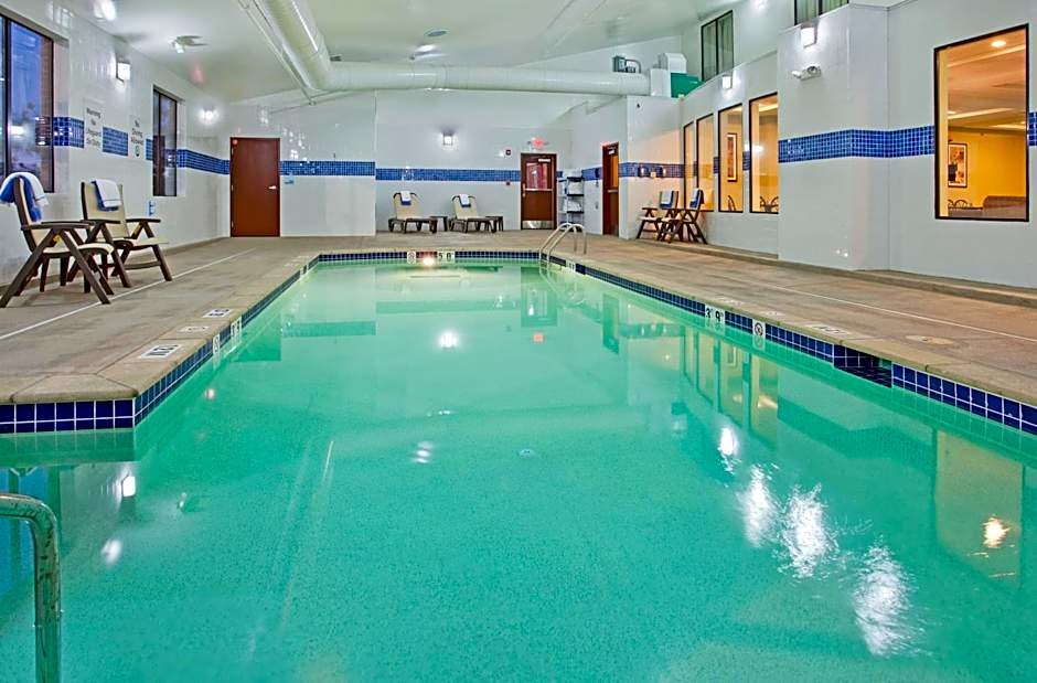 Holiday Inn Express Hotel & Suites St Charles By IHG