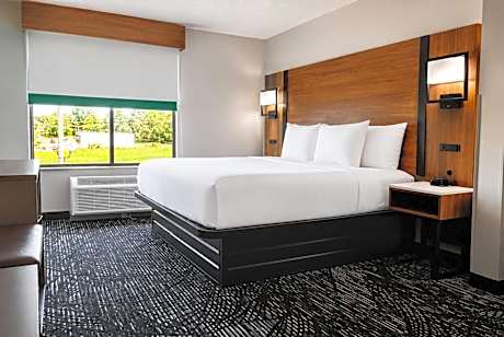 King Room - Disability Accessible/Non-Smoking