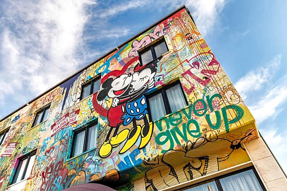 Muraless Art Hotel - WorldHotels Crafted