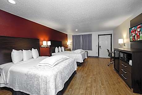 Premium 2 Queen Beds Smoke Free (Upgraded Bedding & Snack)