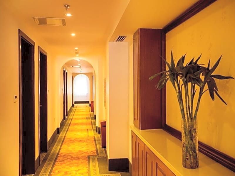 Greentree Inn Jinzhou Railway Station Express Hote