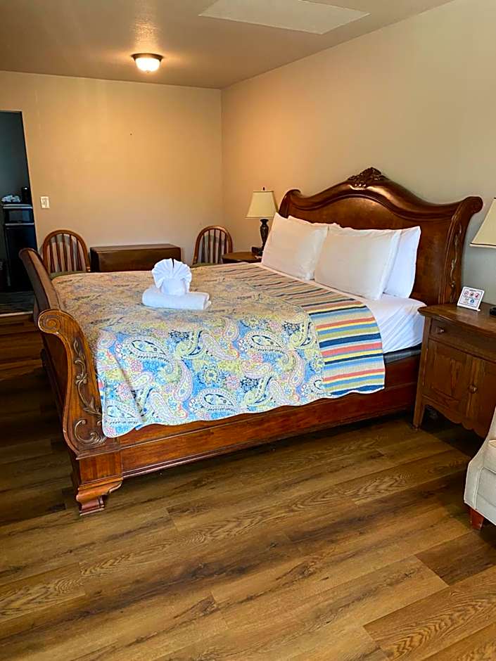 Photo 1 of 5 of Studio 1 King Bed with Sofabed