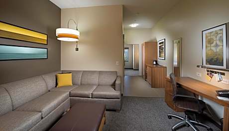 Two Queen Beds (with sofa bed)