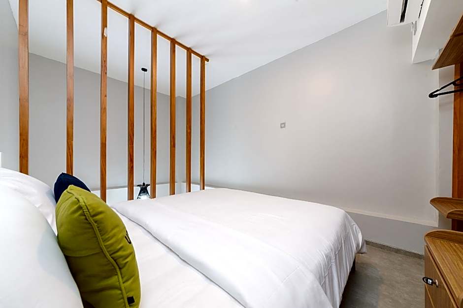 Urbanview Hotel Puri Indah