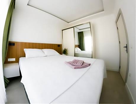 One-Bedroom Deluxe Apartment