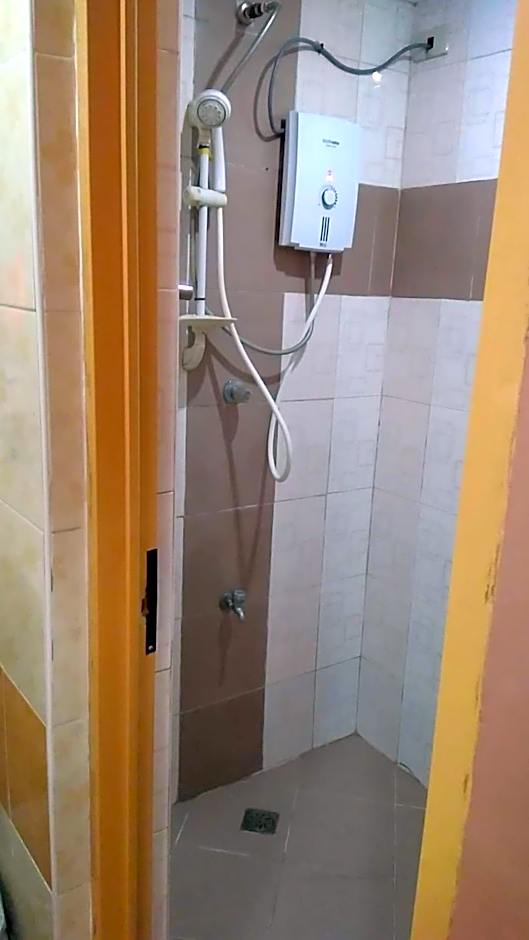 ASHBURN'S TRANSIENT BAGUIO - 3rd to 5th floor BASIC SLEEP and GO Accommodation, WITH PARKING, NO ELEVATOR