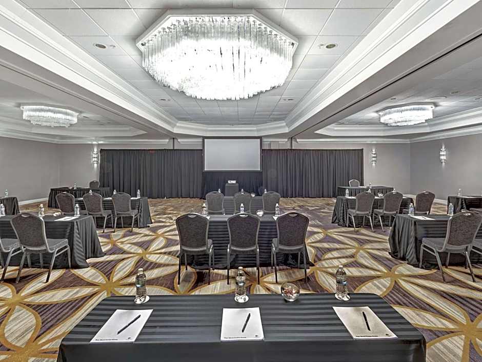 DoubleTree By Hilton Wichita Airport