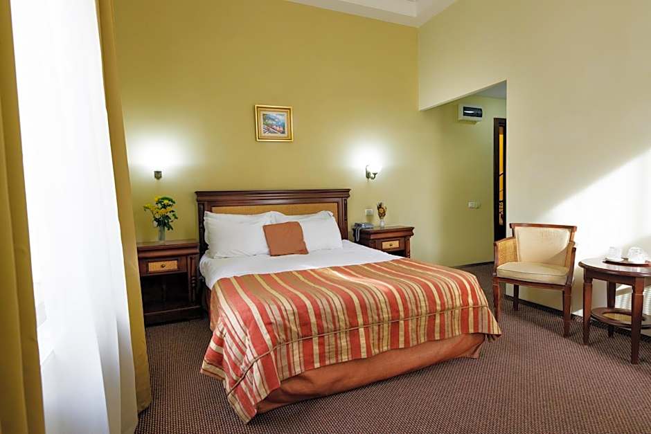 Atrium Hotel Ateneu City Center