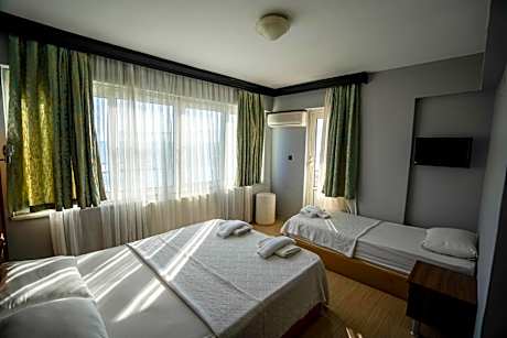 Deluxe Triple Room with Sea View