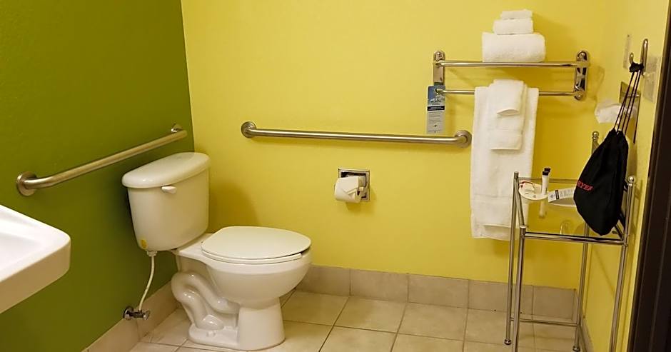 Microtel Inn & Suites By Wyndham Delphos