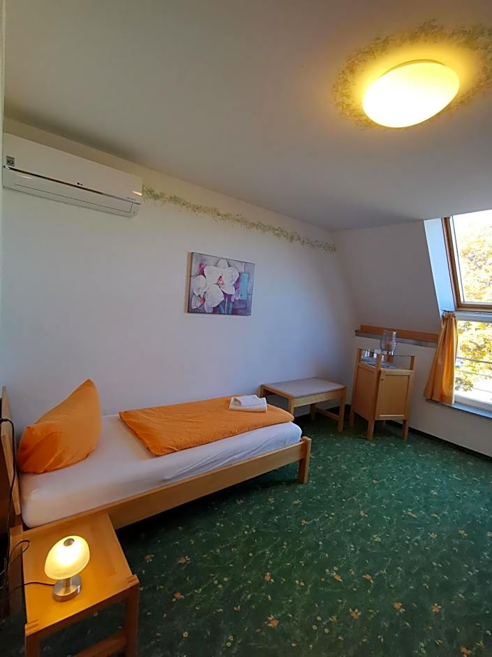 Hotel Bördehof, direkt an der A2 & A14, Restaurant, Tagung, individuell