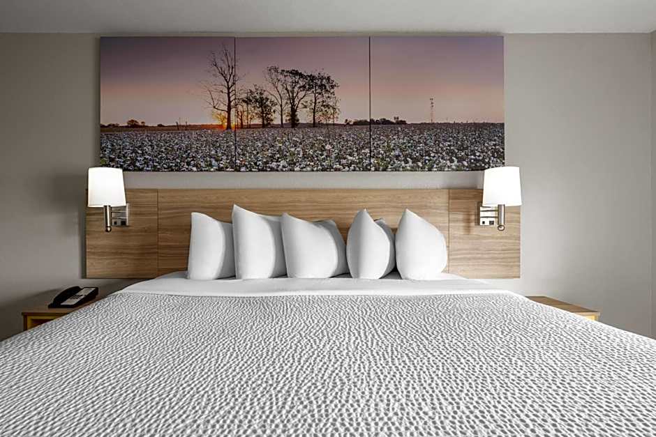 Days Inn by Wyndham Alma