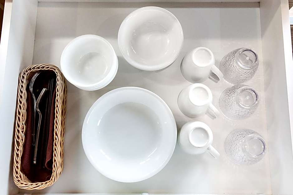 Yenns Marina Inn Mercy