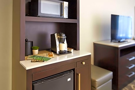 1 King Hearing Accessible Room