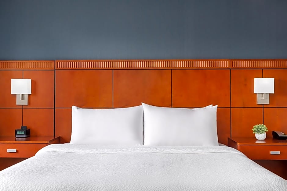 Courtyard by Marriott Manchester-Boston Regional Airport