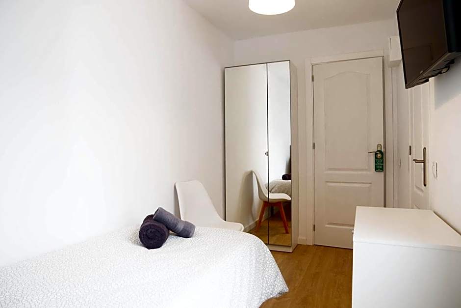 Photo 1 of 3 of Single Room