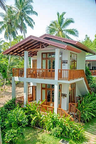 Lagoon gate Tangalle Resort