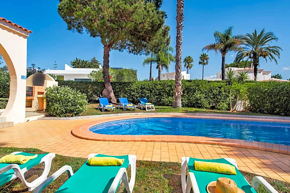 Exclusive Retreat in Vilamoura, private pool, off-street parking, Free AC wifi