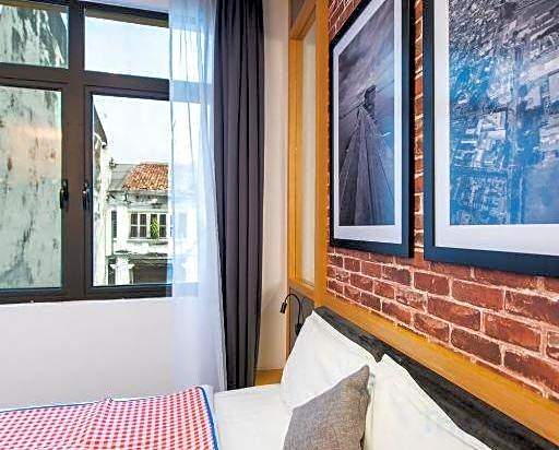 B Street Hotel