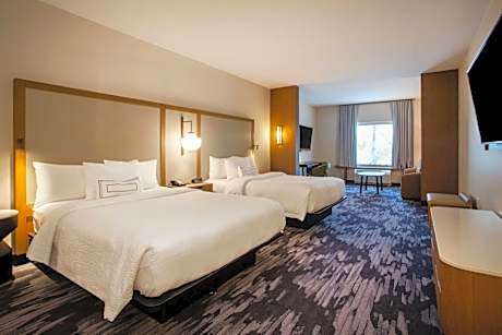 Queen Suite with Two Queen Beds, Bathtub and Sofa Bed - Mobility Access/Hearing Accessible