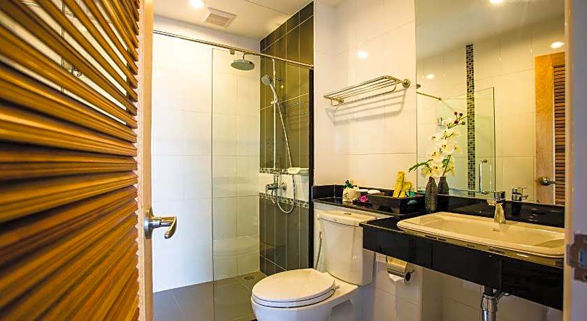 CRYSTAL JADE  RAYONG HOTEL