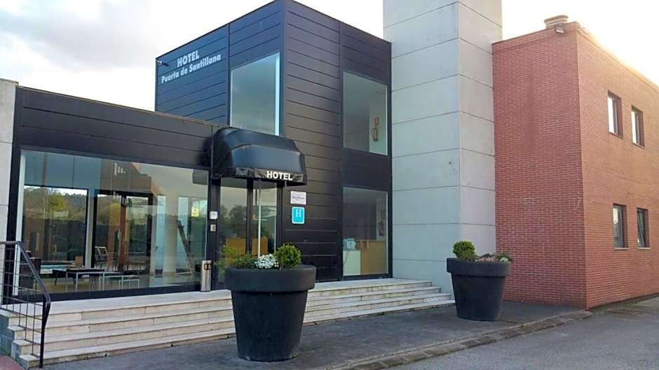 Puerta de Santillana