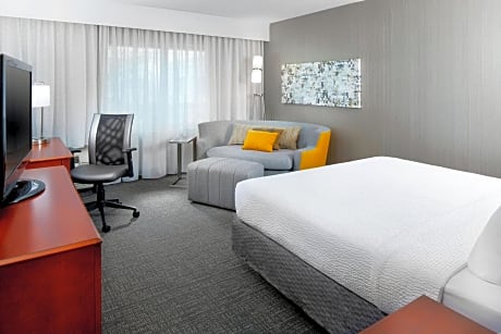 Guest room, 1 King, Balcony