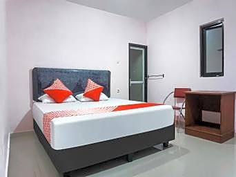 RedDoorz @ Homestay Madu Makassar