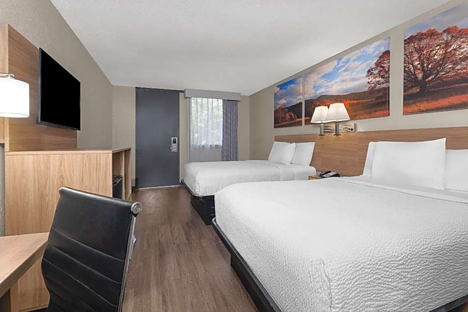 Days Inn by Wyndham College Park Airport Best Road