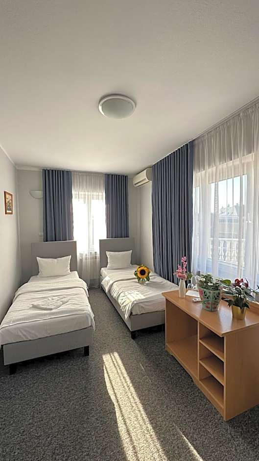 Lezzet PG B&B &TurkishRestaurant