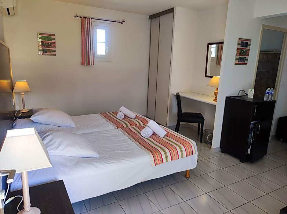 Hôtel et Appart'Hôtel Le Relais Du Val D'Orbieu