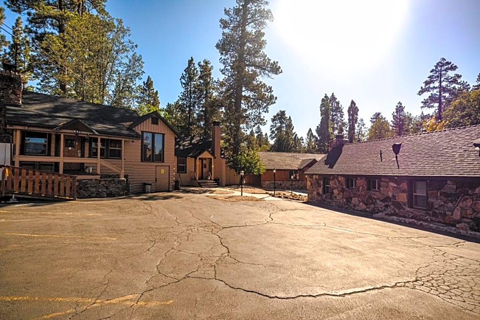 Embers Lodge & Cabins