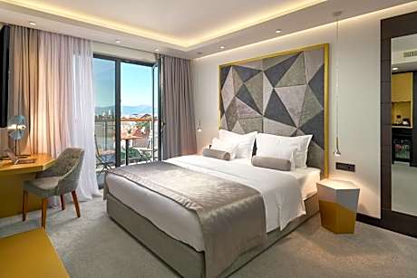 Comfort Double Room with Balcony - Free Parking