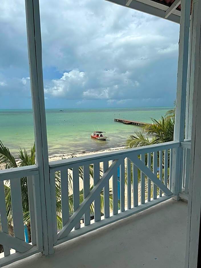 El Faro Beach Front by ÓOL Hotels