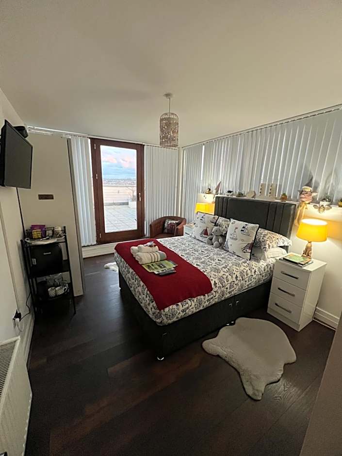 James Clow Bed & Breakfast & Apartments