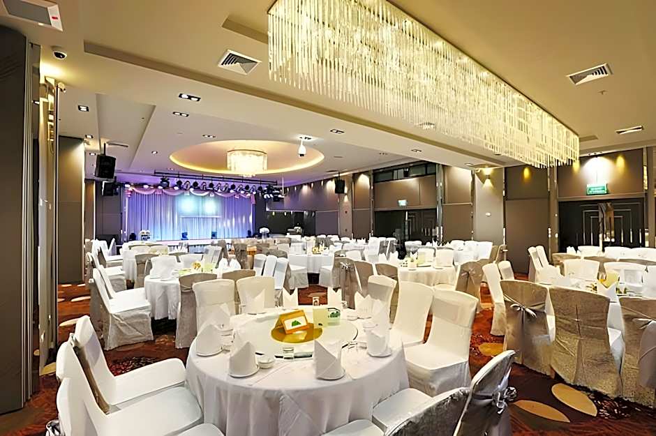 New Season Square Hotel